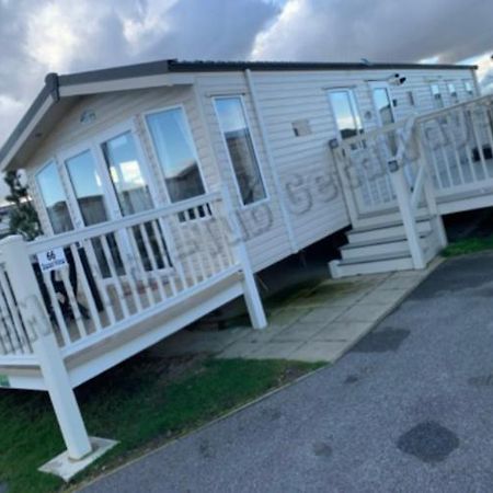 Jems Hot-Tub Getaways 8 Berth At Tattershall Lakes Exterior photo