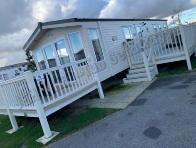 Jems Hot-Tub Getaways 8 Berth At Tattershall Lakes Exterior photo