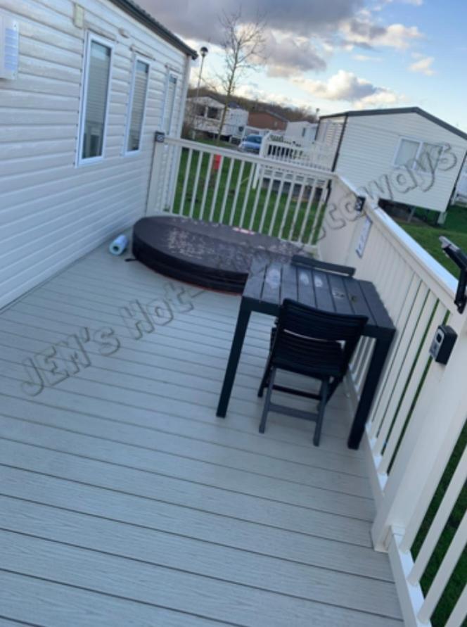 Jems Hot-Tub Getaways 8 Berth At Tattershall Lakes Exterior photo
